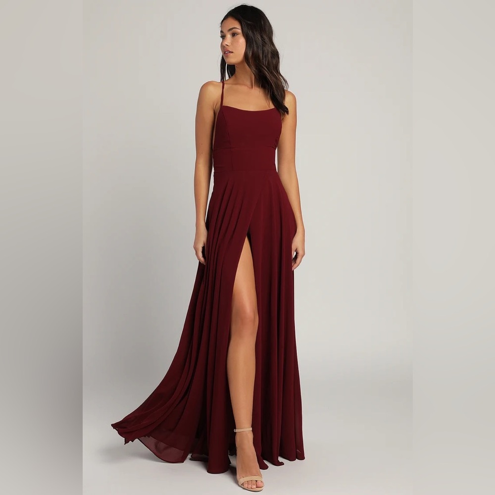 NWOT Lulu’s Dreamy Romance Burgundy Backless Maxi Dress S